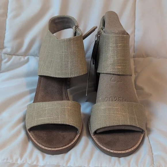Tom's Size 7 Metallic Foil Champagne Majorca Cut Out Heels, NEW